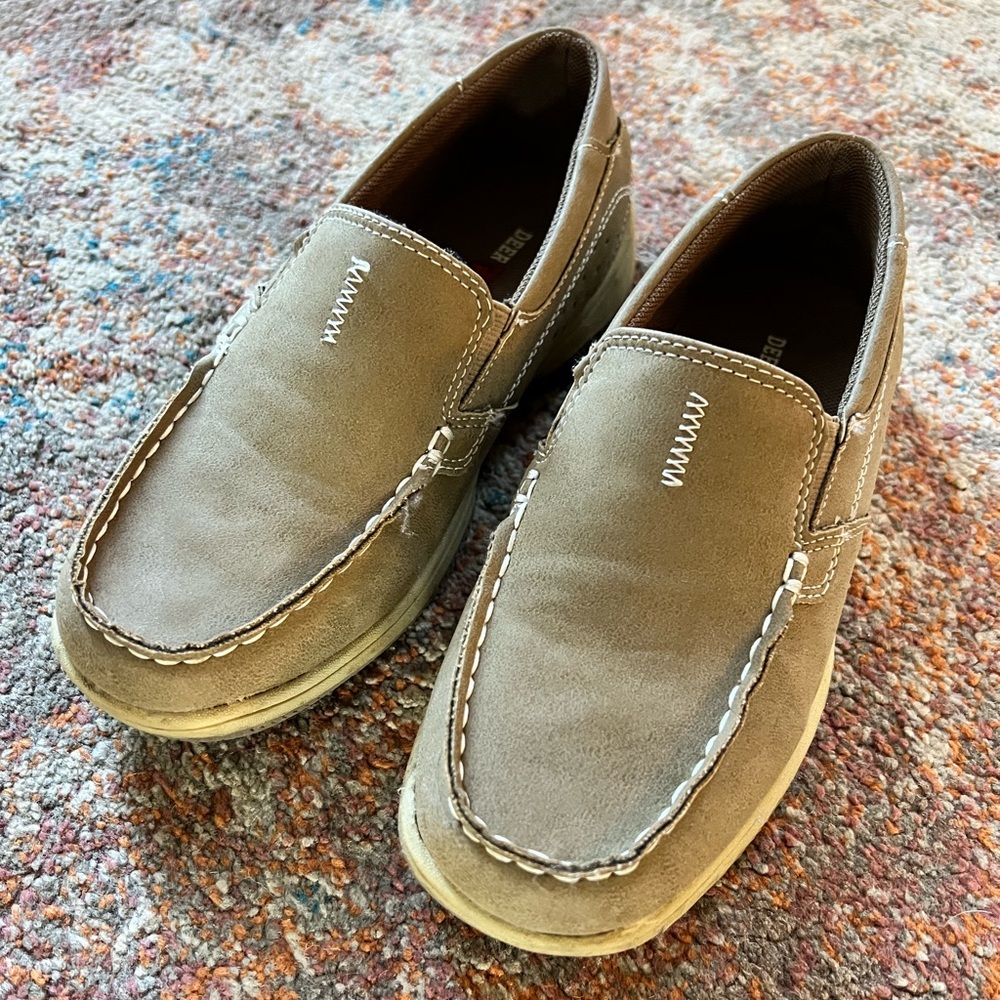 Deer Stags boys slip on size 2.5 tan